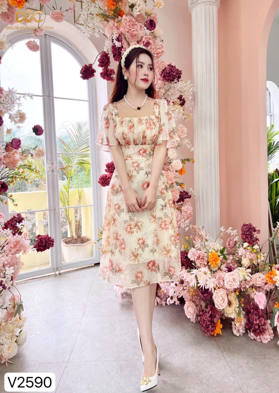 Muốn diện váy hoa trẻ trung, duyên dáng trong nắng hè, chị em hãy học hỏi  từ các sao Việt